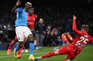  奥斯梅恩戴帽，那不勒斯狂胜弱旅  