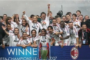  国际米兰功勋老臣离队，球迷泪洒告别仪式