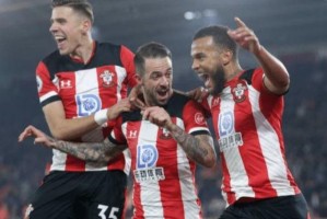  布雷斯特vs巴黎冲突不断，下半场多次中断比赛  